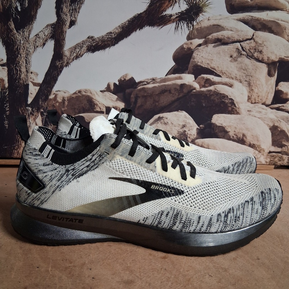 Brooks Levitate 4 Mens Running Shoes White Black Silver 1103451D121 Sz 10.5